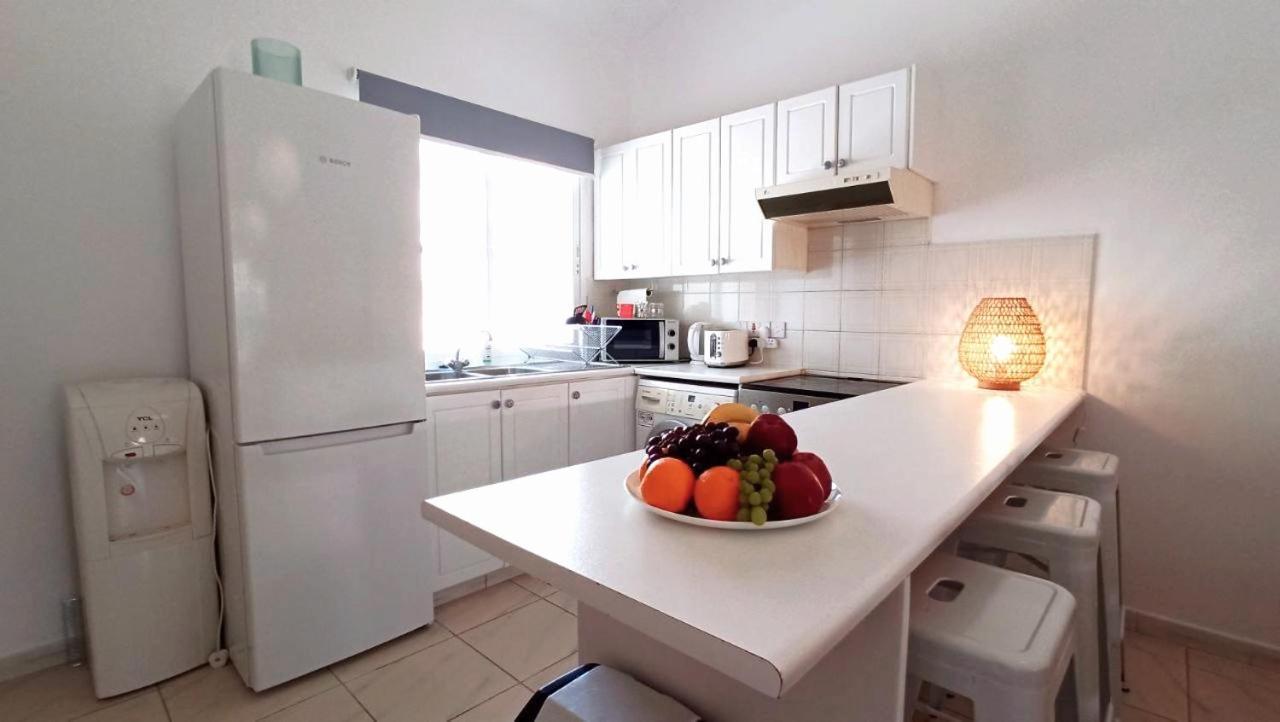 The Salnik Beach Apartment Λεμεσός Δωμάτιο φωτογραφία